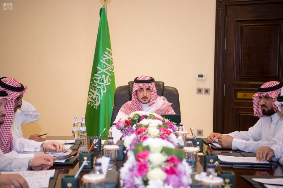 الأمير فيصل بن نواف بن عبد العزيز اثناء عقد الاجتماع