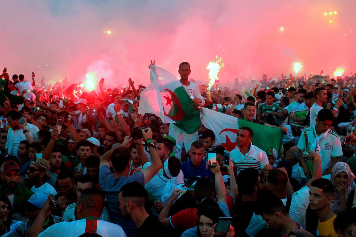 استنفار أمني في باريس بسبب مشجعي الجزائر في كأس العرب