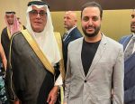 السفير السعودي مع طالب الدراسات العليا فراس غسان المدني