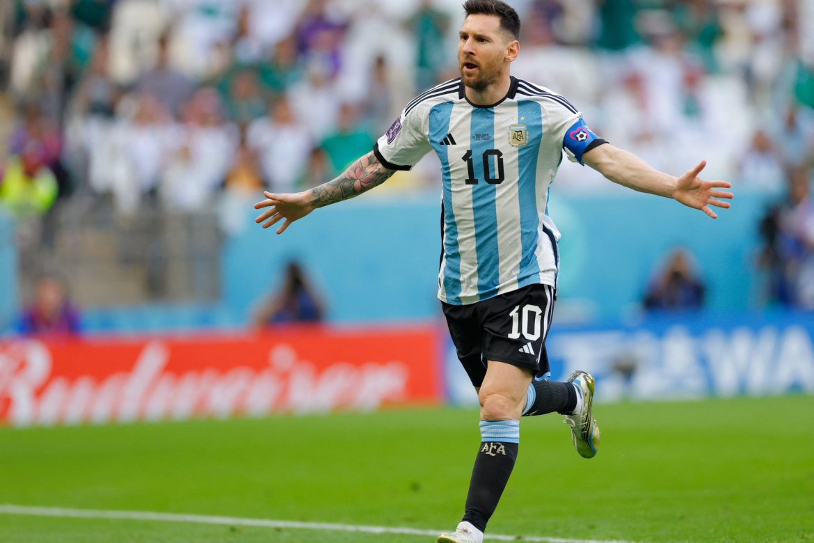 ميسي يقود الأرجنتين للفوز على المكسيك 2-0 في كأس العالم 2022