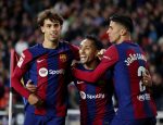 برشلونة ينتزع فوزًا صعبًا من لاس بالماس