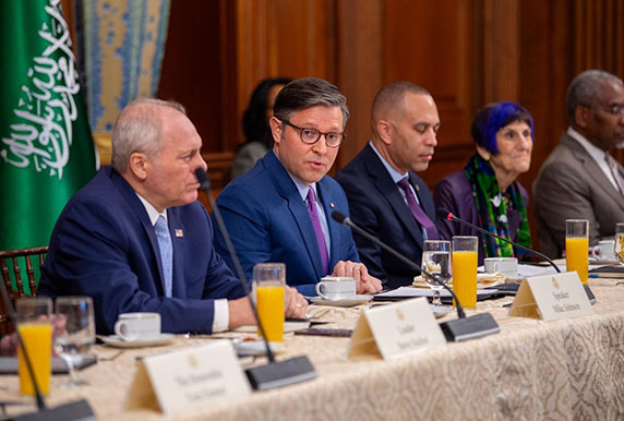 تناولت مستجدات الأوضاع الإقليمية والدولية ومجالات التعاون.. ولي العهد يعقد اجتماعات موسعة مع أعضاء الكونغرس