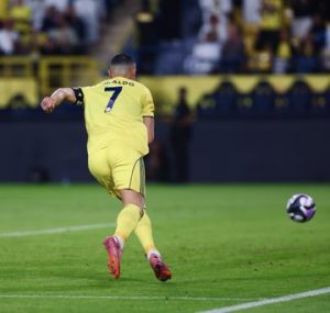 بثنائية رونالدو النصر يصعق الفيحاء ويواصل صدارة روشن