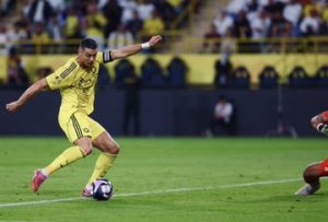 بثنائية رونالدو النصر يصعق الفيحاء ويواصل صدارة روشن