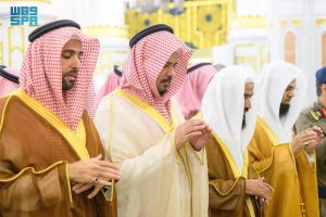 أمراء ومواطنون يؤدون صلاة الاستسقاء في مختلف أنحاء المملكة