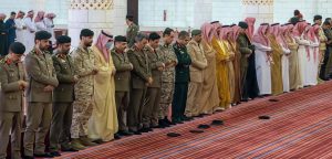 أمراء ومواطنون يؤدون صلاة الاستسقاء في مختلف أنحاء المملكة