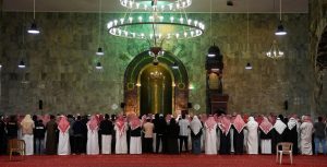 أمراء ومواطنون يؤدون صلاة الاستسقاء في مختلف أنحاء المملكة