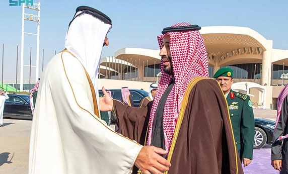 في زيارة تجسد الروابط التاريخية والارتقاء بالعلاقات.. ولي العهد يستقبل أمير قطر