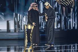 تركي آل الشيخ يكرم ناصر الخليفي بجائزة صناع الترفيه الماسية في حفل JOY AWARDS