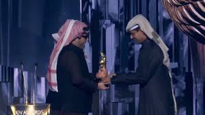 تركي آل الشيخ يكرم ناصر الخليفي بجائزة صناع الترفيه الماسية في حفل JOY AWARDS