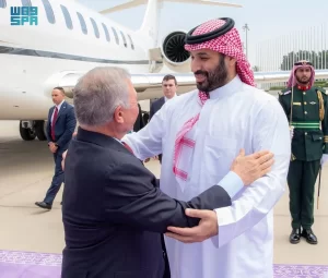 ملك الأردن يصل إلى جدة وسمو ولي العهد في مقدمة مستقبليه