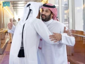 سمو أمير دولة قطر يصل إلى جدة وسمو ولي العهد في مقدمة مستقبليه