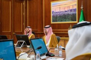 أمير المدينة المنورة يرأس اجتماع اللجنة الدائمة للحج والعمرة بإمارة المنطقة