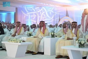  محافظ جدة يشهد حفل تخريج الدفعة الـ 11 من طلاب وطالبات جامعة جدة