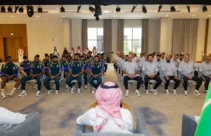 الفيصل يلتقي بعثة الأخضر.. وينقل لهم تحيات ولي العهد