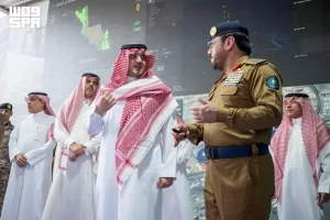 الأمير عبدالعزيز بن سعود يتفقد وحدات الدفاع المدني في مشعر منى