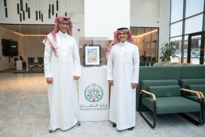 الزميل محمد الجليحي مع عبدالرحمن بن سلطان السلطان