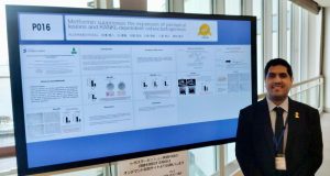  مبتعث جامعة الملك عبدالعزيز يتوج بجائزة مؤتمر (JADS 2025) لطب الأسنان