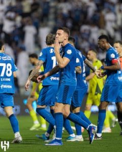 في روشن.. الهلال يعبر الخليج بثنائية.. ويزيد الضغط على النصر 