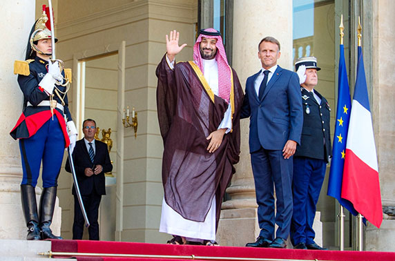 ترأسا مجلس الشراكة الإستراتيجي وشهدا توقيع اتفاقيات ومذكرات تفاهم.. ولي العهد وماكرون يستعرضان العلاقات التاريخية والمستجدات الإقليمية