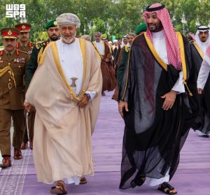 ولي العهد وسلطان عمان يبحثان تطورات أوضاع المنطقة وجهود حفظ الأمن والاستقرار
