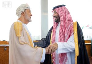ولي العهد وسلطان عمان يبحثان تطورات أوضاع المنطقة وجهود حفظ الأمن والاستقرار